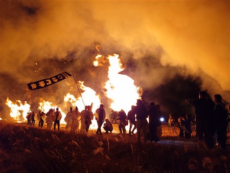 迎え火の中の御神幸