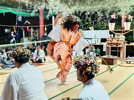 勇壮な夜神楽